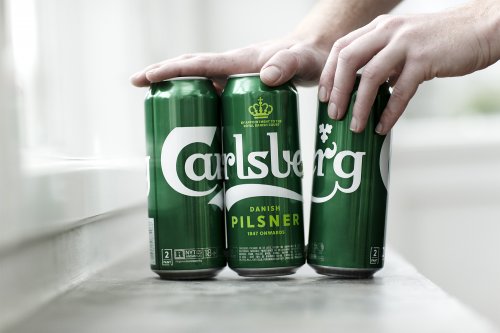 Carlsberg склеит пивные банки и упразднит пластиковую упаковку