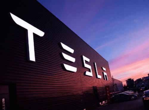 Новая угроза: из Tesla увольняется один из вице-директоров