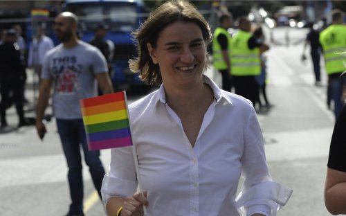 Премьер-министра Сербии и открытую лесбиянку не допустили до гей-парада
