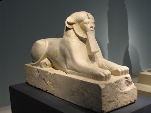 В Египте найдена новая статуя сфинкса эпохи Птолемеев