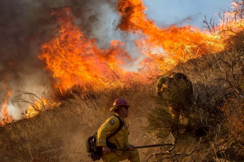 В Калифорнии полностью локализовали пожар, который тушили 2 месяца