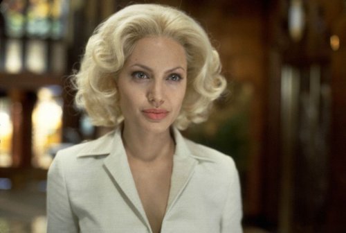Анджелина Джоли снова стала блондинкой