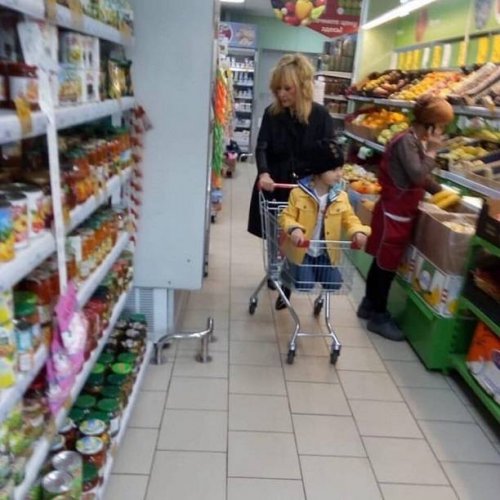 «За едой для прислуги»: Пугачёва с сыном закупаются в «Пятёрочке»