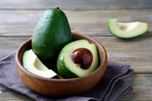 Вегетарианцам нельзя употреблять авокадо и миндаль в пищу – эксперт
