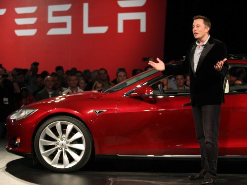 Впервые за два года компания Tesla получила прибыль.