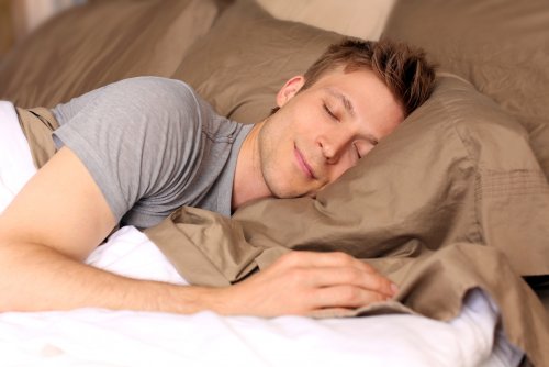 «4 часа – это нормально»: Эксперт в области сна рассказал, как высыпаться ночью
