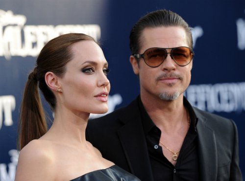Анджелина Джоли отказывается говорить по телефону с Брэдом Питтом