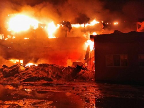 Воронеж: 56 сотрудников МЧС боролись с пожаром