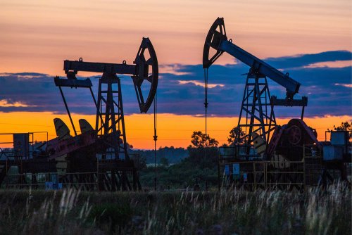 Живем и радуемся: российские нефтекомпании снизили цены на топливо