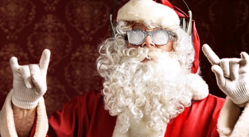 Главный Дед Мороз страны посоветовал не загадывать на Новый год машины и квартиры