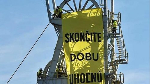 Словацкий суд арестовал группу Greenpeace за опасную акцию, устроенную на копре шахты