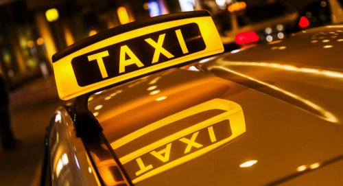 Новое приложение не допускает к работе таксистов без специального документа