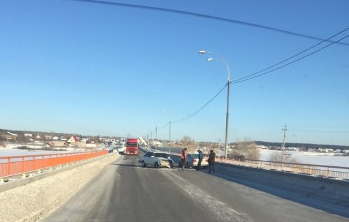 Авария в Новосибирске: лоб в лоб столкнулись две машины