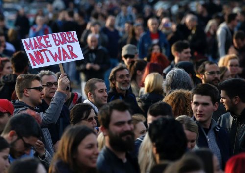 В Белграде собрались тысячи протестующих