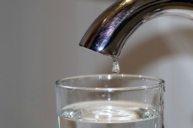 В питьевой воде петербуржцев нашли частицы микропластика