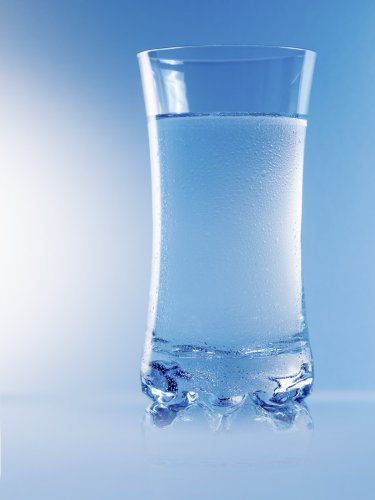 Ученые о необыкновенных свойствах стакана теплой воды
