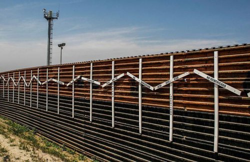 Стена на границе с Мексикой вызвала шатдаун в США
