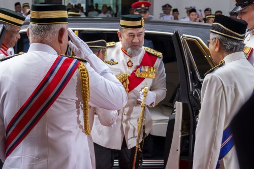Король Малайзии снял с себя полномочия главы государства