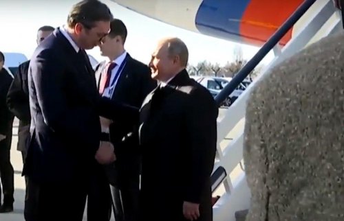 Путин и Вучич приехали на кладбище на российском лимузине