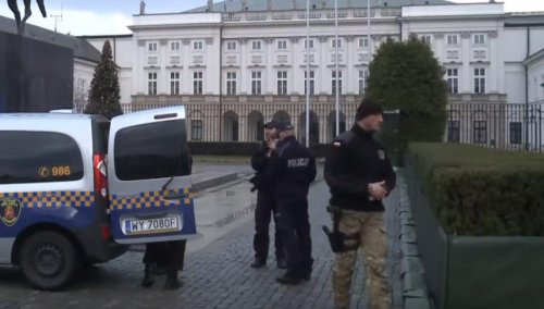 В Варшаве мужчина на автомобиле попытался протаранить ворота Президентского дворца
