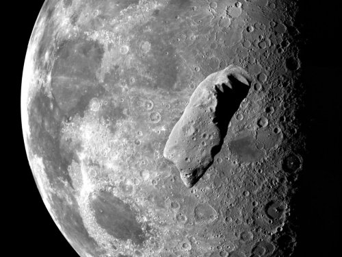 На Луну упал метеорит во время затмения