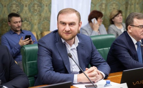Заседание в Совете Федерации прервали из-за ареста сенатора Карачаево-Черкессии