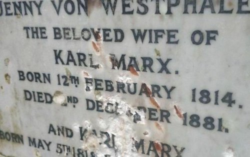 Неизвестные повредили памятник на могиле Карла Маркса в Лондоне