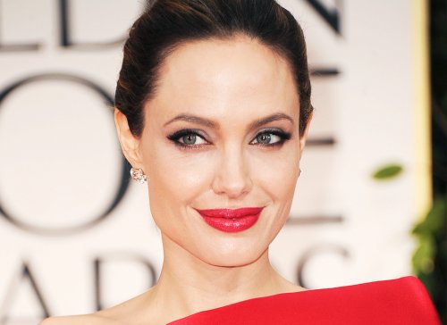 «Обходительный джентльмен»: Джоли учит старшего сына общаться с девушками