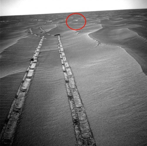 Ученые шокированы: На Марсе зафиксировали аномальный объект