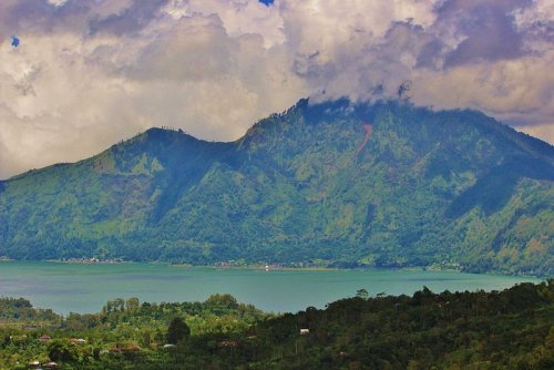 Ученые: извержение вулкана Бали произошло из-за водопроводной системы