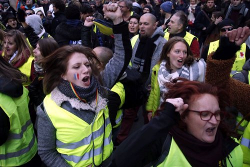 Очередной протест «жёлтых жилетов» вывел на улицы Парижа 5 тыс. человек