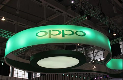 Компания Oppo начала разработку складного смартфона