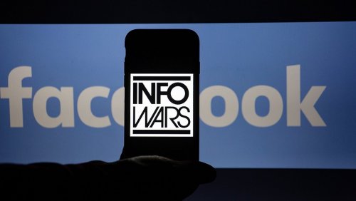 Поздравление россиянина на Facebook подвергли блокировке