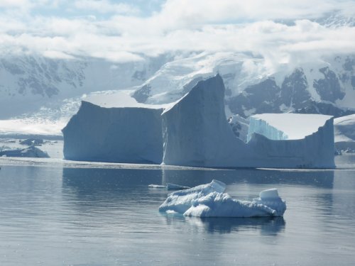 Айсберг вдвое больше Нью-Йорка вот-вот вырвется из Антарктиды