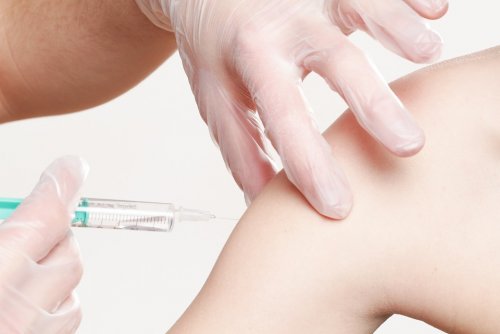 Российскими медиками создана вакцина для борьбы сразу с тремя заболеваниями
