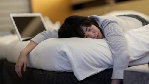 Дополнительный сон по выходным не решает проблемы недосыпа