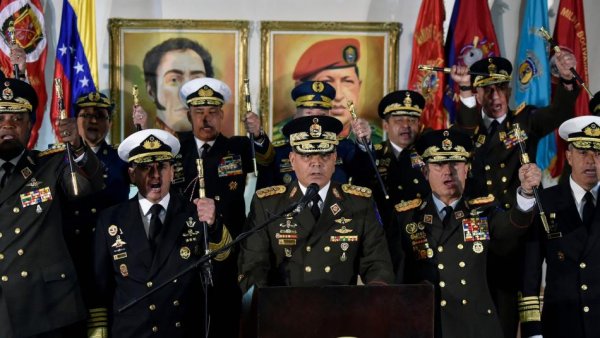 Мадуро понизил и выслал 116 солдат