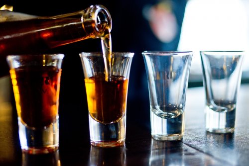 ЦИФРРА составил список с пятью лидерами среди регионов России по употреблению алкоголя