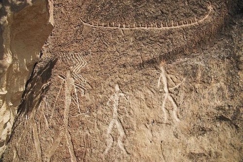 Исследователи нашли фрагмент палеолитического искусства с изображением птиц и людей