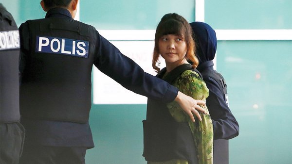 Прокуратура Малайзии сняла обвинения с одной из обвиняемых в убийстве Ким Ченнама