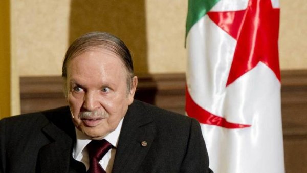 82-летний президент Алжира окончательно снял свою кандидатуру с выборов