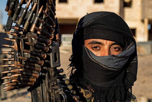 Курдско-арабские силы ведут свою последнюю битву против ИГИЛ в восточной Сирии