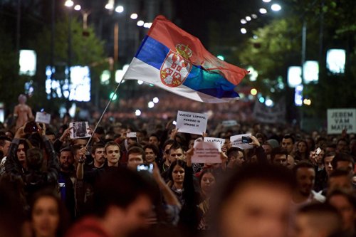 В Сербии демонстранты захватили здание РТС