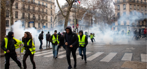 Демонстранты «жёлтые жилеты» подожгли известный французский ресторан