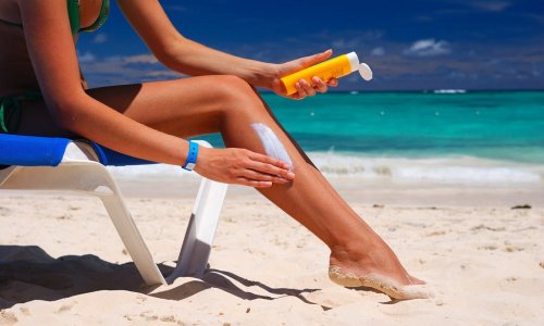 Медики советуют не злоупотреблять солнцезащитным кремом