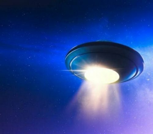 Пришельцы следят за «Зоной 51»: Над Аризоной появился НЛО чёрного цвета