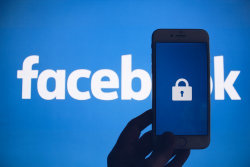 Facebook снова раскрыл личные данные пользователей