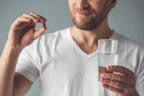 Ученые проводя тесты над противозачаточными мужскими таблетками