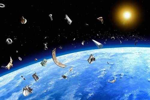 На чёрный день или разведка?: Россия разработала спутник для уничтожения космического мусора