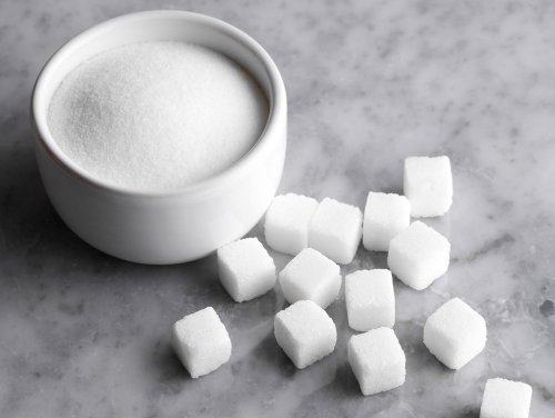 Ушёл на самогонку?: В России в 2018 году норма потребления сахара превышена в 2 раза